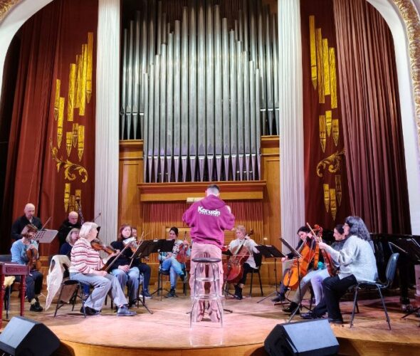 ЗА ЛАШТУНКАМИ ТВОРЧОСТІ